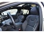 Volvo V60 T8 Plug-in hybrid AWD Ultra Dark Panorama/schuifdak | 360 camera | Extra getint glas achter | Elektrische stoelen met geheugen functie | Elektrische achterklep | BLIS