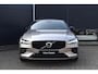 Volvo V60 T8 Plug-in hybrid AWD Ultra Dark Panorama/schuifdak | 360 camera | Extra getint glas achter | Elektrische stoelen met geheugen functie | Elektrische achterklep | BLIS