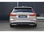 Volvo V60 T8 Plug-in hybrid AWD Ultra Dark Panorama/schuifdak | 360 camera | Extra getint glas achter | Elektrische stoelen met geheugen functie | Elektrische achterklep | BLIS