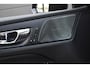 Volvo V60 2.0 T8 Plug-in hybrid AWD Ultra Dark Panorama/schuifdak | 360 camera | Extra getint glas achter | Elektrische stoelen met geheugen functie | Elektrische achterklep | BLIS