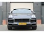 Porsche Cayenne Coupé 3.0 E - Hybrid - 22 inch - Sport Design - Panoramadak - Adaptieve cruise control - Sport Grono 18 voudig verstelbare stoelen - Luchtvering - Matrix Led koplampen - Trekhaak Nederlandse Porsche - Bose - Rondom zicht camera