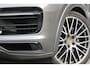 Porsche Cayenne Coupé 3.0 E - Hybrid - 22 inch - Sport Design - Panoramadak - Adaptieve cruise control - Sport Grono 18 voudig verstelbare stoelen - Luchtvering - Matrix Led koplampen - Trekhaak Nederlandse Porsche - Bose - Rondom zicht camera