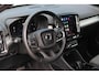 Volvo XC40 B4 Plus Dark | Trekhaak | Verwarmbare voorstoelen en stuurwiel | Premium audio by Harman Kardon | Adaptieve cruise control | Verwarmbare voorruit | Keyless | Elektrische achterklep | Apple carplay/Android auto