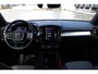Volvo XC40 B4 Plus Dark | Trekhaak | Verwarmbare voorstoelen en stuurwiel | Premium audio by Harman Kardon | Adaptieve cruise control | Verwarmbare voorruit | Keyless | Elektrische achterklep | Apple carplay/Android auto
