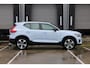 Volvo XC40 B4 Plus Dark | Trekhaak | Verwarmbare voorstoelen en stuurwiel | Premium audio by Harman Kardon | Adaptieve cruise control | Verwarmbare voorruit | Keyless | Elektrische achterklep | Apple carplay/Android auto