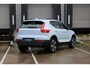 Volvo XC40 B4 Plus Dark | Trekhaak | Verwarmbare voorstoelen en stuurwiel | Premium audio by Harman Kardon | Adaptieve cruise control | Verwarmbare voorruit | Keyless | Elektrische achterklep | Apple carplay/Android auto