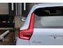 Volvo XC40 B4 Plus Dark | Trekhaak | Verwarmbare voorstoelen en stuurwiel | Premium audio by Harman Kardon | Adaptieve cruise control | Verwarmbare voorruit | Keyless | Elektrische achterklep | Apple carplay/Android auto