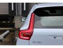 Volvo XC40 B4 Plus Dark | Trekhaak | Verwarmbare voorstoelen en stuurwiel | Premium audio by Harman Kardon | Adaptieve cruise control | Verwarmbare voorruit | Keyless | Elektrische achterklep | Apple carplay/Android auto