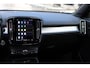 Volvo XC40 B4 Plus Dark | Trekhaak | Verwarmbare voorstoelen en stuurwiel | Premium audio by Harman Kardon | Adaptieve cruise control | Verwarmbare voorruit | Keyless | Elektrische achterklep | Apple carplay/Android auto