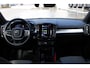 Volvo XC40 B4 Plus Dark | Trekhaak | Verwarmbare voorstoelen en stuurwiel | Premium audio by Harman Kardon | Adaptieve cruise control | Verwarmbare voorruit | Keyless | Elektrische achterklep | Apple carplay/Android auto