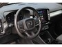 Volvo XC40 B4 Plus Dark | Trekhaak | Verwarmbare voorstoelen en stuurwiel | Premium audio by Harman Kardon | Adaptieve cruise control | Verwarmbare voorruit | Keyless | Elektrische achterklep | Apple carplay/Android auto