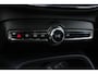 Volvo XC40 B4 Plus Dark | Trekhaak | Verwarmbare voorstoelen en stuurwiel | Premium audio by Harman Kardon | Adaptieve cruise control | Verwarmbare voorruit | Keyless | Elektrische achterklep | Apple carplay/Android auto