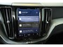 Volvo XC60 B5 Plus Dark | Semi Electrische Bedienbare Trekhaak | 1ste Eigenaar | Harman Kardon Premium Audio | Panoramadak | 20'' Lichtmetalen velgen | Elektrisch glazen schuifdak | Parkeercamera | Parkeersensoren voor + achter | Nappa Lederen bekleding |