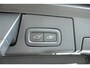 Volvo XC60 B5 Plus Dark | Semi Electrische Bedienbare Trekhaak | 1ste Eigenaar | Harman Kardon Premium Audio | Panoramadak | 20'' Lichtmetalen velgen | Elektrisch glazen schuifdak | Parkeercamera | Parkeersensoren voor + achter | Nappa Lederen bekleding |