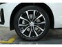Volvo XC60 B5 Plus Dark | Semi Electrische Bedienbare Trekhaak | 1ste Eigenaar | Harman Kardon Premium Audio | Panoramadak | 20'' Lichtmetalen velgen | Elektrisch glazen schuifdak | Parkeercamera | Parkeersensoren voor + achter | Nappa Lederen bekleding |
