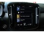 Volvo XC40 T5 Recharge Inscription | Panoramadak | Semi-Electrische Wegklapbare Trekhaak | Harman Kardon Premium Audio | 360° Parkeercamera | Parkeersensoren voor + achter | Stoelverwarming | Lederen Bekleding | Adaptive Cruise Control
