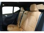 Volvo XC40 T5 Recharge Inscription | Panoramadak | Semi-Electrische Wegklapbare Trekhaak | Harman Kardon Premium Audio | 360° Parkeercamera | Parkeersensoren voor + achter | Stoelverwarming | Lederen Bekleding | Adaptive Cruise Control