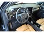 Volvo XC40 T5 Recharge Inscription | Panoramadak | Semi-Electrische Wegklapbare Trekhaak | Harman Kardon Premium Audio | 360° Parkeercamera | Parkeersensoren voor + achter | Stoelverwarming | Lederen Bekleding | Adaptive Cruise Control