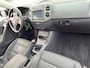 Volkswagen Tiguan 1.4 TSI Track&Field 4Motion 6 bak met elec. panoramadak en navigatie en parkeersensoren en trekhaak en bluetooth
