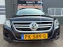 Volkswagen Tiguan 1.4 TSI Track&Field 4Motion 6 bak met elec. panoramadak en navigatie en parkeersensoren en trekhaak en bluetooth