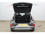Ford Puma 1.0-125pk EcoBoost Mild-Hybrid Titanium. Fabrieksgarantie t/m 21-05-2027 ! Slechts 14.800km ! Volautm. airco, pdc achter, all season banden, stoel-, stuur- en voorraamverw., navigatie, telefoonvoorb., elektr. achterklep, cruise cntrl, keyless entry&go etc.