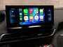 Peugeot 5008 1.2 PureTech Allure 7 Persoons (APPLE CARPLAY, GROOT NAVI, 360 CAMERA, LEDER, SPORTSTOELEN, GETINT GLAS, TREKHAAK, ELEK ACHTERKLEP, NIEUWSTAAT)