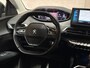 Peugeot 5008 1.2 PureTech Allure 7 Persoons (APPLE CARPLAY, GROOT NAVI, 360 CAMERA, LEDER, SPORTSTOELEN, GETINT GLAS, TREKHAAK, ELEK ACHTERKLEP, NIEUWSTAAT)
