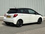 Toyota Yaris 1.5 Hybrid Dynamic Bi-Tone / Dealer Onderhouden / Fabrieksgarantie t/m 07-2027 / Navigatie / Camera / Cruise Control / Bluetooth / Climate Control / Keyless /