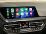 BMW 1-Serie 118i Sportline Automaat (APPLE CARPLAY, DEALER ONDERHOUDEN, GROOT NAVI, LEDER, CAMERA, STOELVERWARMING, SPORTSTOELEN, LANE ASSIST, NIEUWE APK, NIEUWSTAAT)