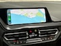 BMW 1-Serie 118i Sportline Automaat (APPLE CARPLAY, DEALER ONDERHOUDEN, GROOT NAVI, LEDER, CAMERA, STOELVERWARMING, SPORTSTOELEN, LANE ASSIST, NIEUWE APK, NIEUWSTAAT)