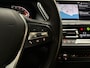 BMW 1-Serie 118i Sportline Automaat (APPLE CARPLAY, DEALER ONDERHOUDEN, GROOT NAVI, LEDER, CAMERA, STOELVERWARMING, SPORTSTOELEN, LANE ASSIST, NIEUWE APK, NIEUWSTAAT)