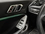 BMW 1-Serie 118i Sportline Automaat (APPLE CARPLAY, DEALER ONDERHOUDEN, GROOT NAVI, LEDER, CAMERA, STOELVERWARMING, SPORTSTOELEN, LANE ASSIST, NIEUWE APK, NIEUWSTAAT)