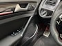 Volkswagen Golf 2.0 TSI GTI 220Pk Automaat (SCHUIFDAK, NAVIGATIE, DYNAUDIO, STOELVERWARMING, DYNAMISCHE KNIPPERLICHTEN, PARKEERSENSOREN, GETINT GLAS, NIEUWSTAAT)