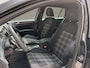 Volkswagen Golf 2.0 TSI GTI 220Pk Automaat (SCHUIFDAK, NAVIGATIE, DYNAUDIO, STOELVERWARMING, DYNAMISCHE KNIPPERLICHTEN, PARKEERSENSOREN, GETINT GLAS, NIEUWSTAAT)
