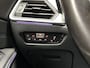BMW 3-Serie 320i M Sport 184Pk Automaat (APPLE CARPLAY, M PAKKET, LEDER/ALCANTARA, STOELVERWARMING, SPORTSTOELEN, GETINT GLAS, SFEERVERLICHTING, FLIPPERS, NIEUWE APK, NIEUWSTAAT)