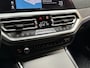 BMW 3-Serie 320i M Sport 184Pk Automaat (APPLE CARPLAY, M PAKKET, LEDER/ALCANTARA, STOELVERWARMING, SPORTSTOELEN, GETINT GLAS, SFEERVERLICHTING, FLIPPERS, NIEUWE APK, NIEUWSTAAT)