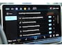 Volkswagen Passat Variant 1.5 eHybrid Business trekhaak head up! winterpakket stoel en stuurwiel verwarming ergo stoelen met leder alcantara privacy glas navigatie geactiveerd camera dodehoeksensor 17" LMV met 4 seizoenenbanden