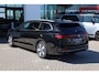 Volkswagen Passat Variant 1.5 eHybrid Business trekhaak head up! winterpakket stoel en stuurwiel verwarming ergo stoelen met leder alcantara privacy glas navigatie geactiveerd camera dodehoeksensor 17" LMV met 4 seizoenenbanden
