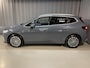 BMW 2-Serie Active Tourer 225e xDrive Luxury Line 17"/Leder + memory/Panoramadak/Stoelmassage/Harman Kardon/Camera/Head-up/Dodehoek/Apple Carplay & Android Auto