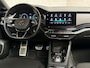 Skoda Octavia Combi 1.0 e-TSI Sportline Automaat (PANORAMADAK, KUIPSTOELEN, VIRTUAL COCKPIT, APPLE CARPLAY, ZWART HEMEL, STOELVERWARMING, GETINT GLAS, KEYLESS, SFEERVERLICHTING, NIEUWSTAAT)