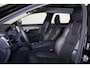 Volvo V90 T8 Recharge AWD Ultra Dark - Luchtvering - Panorama/schuifdak - IntelliSafe Assist & Surround - 360º Camera - Bowers & Wilkins audio - Adaptieve LED koplampen - Verwarmde voorstoelen, stuur & achterbank - Parkeersensoren voor & achter - Elektr. bedienb. voorstoelen met geheugen - Geventileerde voorstoelen - Head up display - Elektr. inklapbare trekhaak - 20' LMV