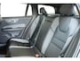 Volvo V60 T8 Plug-in hybrid AWD Ultra Dark | Head-Up Display | Panoramadak | 360° Parkeercamera | Privacy Glass | Stoelverwarming | Stuurwielverwarming | 19'' Lichtmetalen velgen | Google Infotainment | Parkeersensoren voor + achter