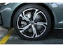 Volvo V60 T8 Plug-in hybrid AWD Ultra Dark | Head-Up Display | Panoramadak | 360° Parkeercamera | Privacy Glass | Stoelverwarming | Stuurwielverwarming | 19'' Lichtmetalen velgen | Google Infotainment | Parkeersensoren voor + achter
