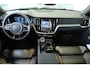 Volvo V60 T8 Plug-in hybrid AWD Ultra Dark | Head-Up Display | Panoramadak | 360° Parkeercamera | Privacy Glass | Stoelverwarming | Stuurwielverwarming | 19'' Lichtmetalen velgen | Google Infotainment | Parkeersensoren voor + achter