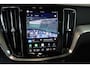 Volvo V60 T8 Plug-in hybrid AWD Ultra Dark | Head-Up Display | Panoramadak | 360° Parkeercamera | Privacy Glass | Stoelverwarming | Stuurwielverwarming | 19'' Lichtmetalen velgen | Google Infotainment | Parkeersensoren voor + achter