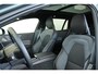 Volvo V60 T8 Plug-in hybrid AWD Ultra Dark | Head-Up Display | Panoramadak | 360° Parkeercamera | Privacy Glass | Stoelverwarming | Stuurwielverwarming | 19'' Lichtmetalen velgen | Google Infotainment | Parkeersensoren voor + achter