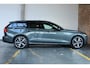Volvo V60 T8 Plug-in hybrid AWD Ultra Dark | Head-Up Display | Panoramadak | 360° Parkeercamera | Privacy Glass | Stoelverwarming | Stuurwielverwarming | 19'' Lichtmetalen velgen | Google Infotainment | Parkeersensoren voor + achter