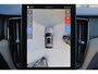 Volvo XC60 T8 Plug-in hybrid AWD Ultra Dark Polestar Engineered software upgrade - HEICO Uitlaat systeem met actief kleppensysteem - Panorama/schuifdak - IntelliSafe Assist & Surround - 360º Camera - Harmon Kardon audio - Adaptieve LED koplampen - Verwarmde voorstoelen, stuur & achterbank - Parkeersensoren voor & achter - Elektr. bedienb. voorstoelen met geheugen - Head up display - Draadloze tel. lader - 22' LMV