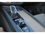 Volvo XC60 T8 Plug-in hybrid AWD Ultra Dark Polestar Engineered software upgrade - HEICO Uitlaat systeem met actief kleppensysteem - Panorama/schuifdak - IntelliSafe Assist & Surround - 360º Camera - Harmon Kardon audio - Adaptieve LED koplampen - Verwarmde voorstoelen, stuur & achterbank - Parkeersensoren voor & achter - Elektr. bedienb. voorstoelen met geheugen - Head up display - Draadloze tel. lader - 22' LMV