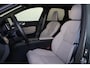 Volvo XC60 T8 Plug-in hybrid AWD Ultra Dark Polestar Engineered software upgrade - HEICO Uitlaat systeem met actief kleppensysteem - Panorama/schuifdak - IntelliSafe Assist & Surround - 360º Camera - Harmon Kardon audio - Adaptieve LED koplampen - Verwarmde voorstoelen, stuur & achterbank - Parkeersensoren voor & achter - Elektr. bedienb. voorstoelen met geheugen - Head up display - Draadloze tel. lader - 22' LMV